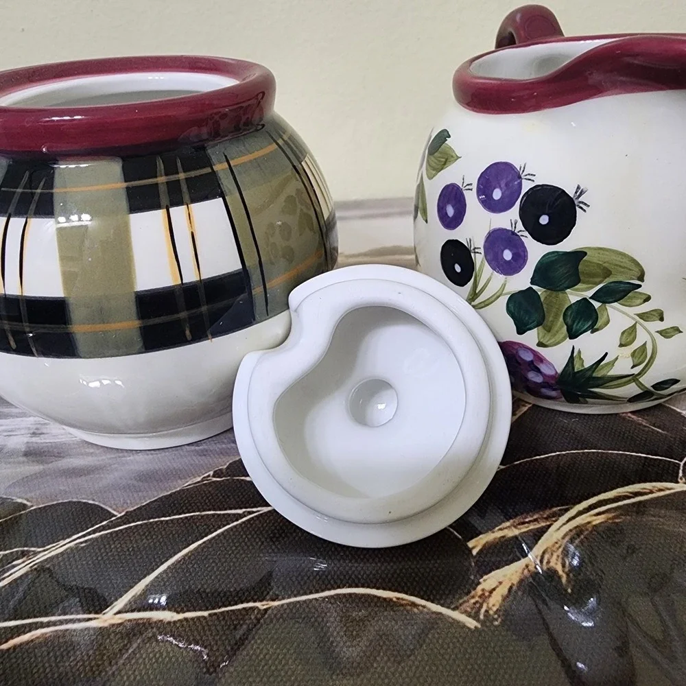Oneida Kitchen Strawberry‎ Plaid Ceramic Sugar Bowl & Creamer Set & Box Country